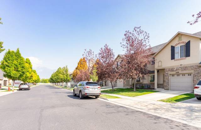Beautiful Riverton Townhome in Gated Community w 1 car garage attached Gallery 3