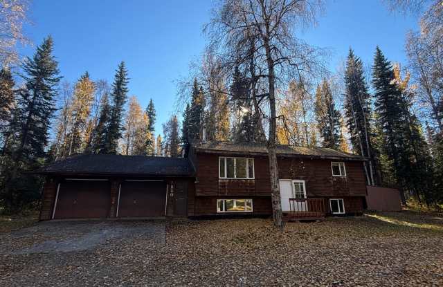 4 bedroom home in North Pole / No pets/ 2 car garage / Washer/Dryer in unit Gallery 1