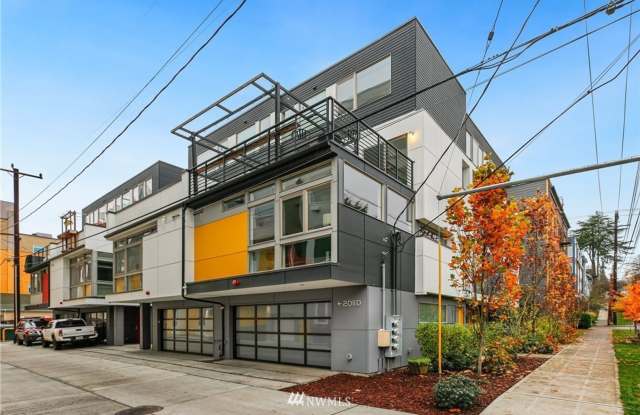 Amazing Capitol Hill Townhome 2/2.5 with 2 car garage - 2011 East Denny Way, Seattle, WA 98122