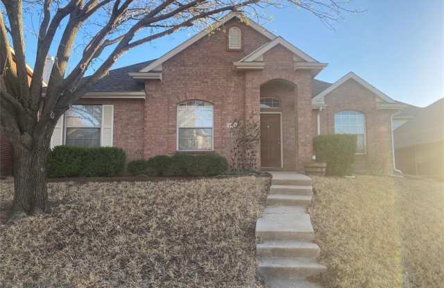 1118 Shady Oaks Court Gallery 2