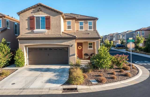 Beautiful corner lot home in Roseville! - 1169 Oakbriar Circle, Roseville, CA 95747