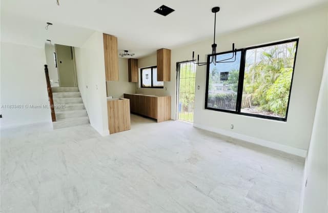1001 Indiana Ave photos photos