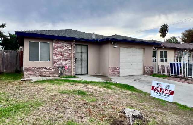 $1,795 Ashlan  Cornelia, 3 Bedroom House - N. Cornelia Ave, Fresno photos photos