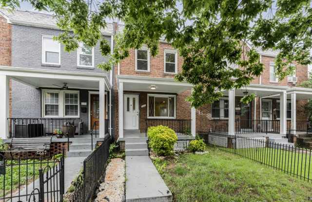 Newly Renovated 5BR/2BA Row home photos photos