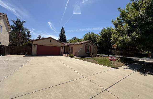 NW Visalia Corner lot Home Available Now! Gallery 3