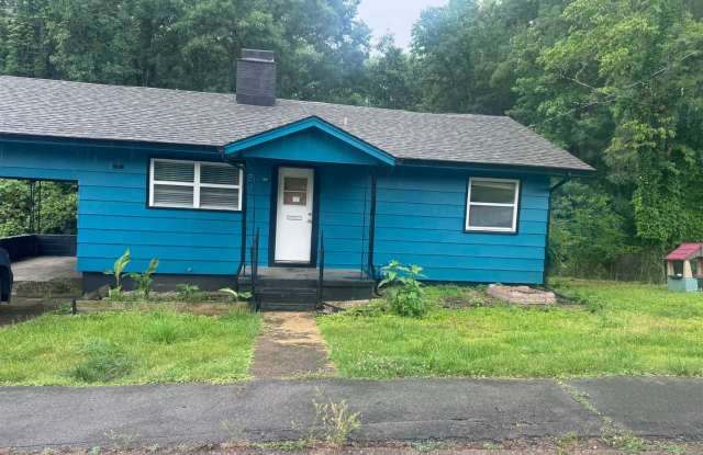 Oak Ridge 37830 - 4 bedroom 2 bath home - Contact Shannon Russell or Lisa Vineyard 865-216-9334 photos photos