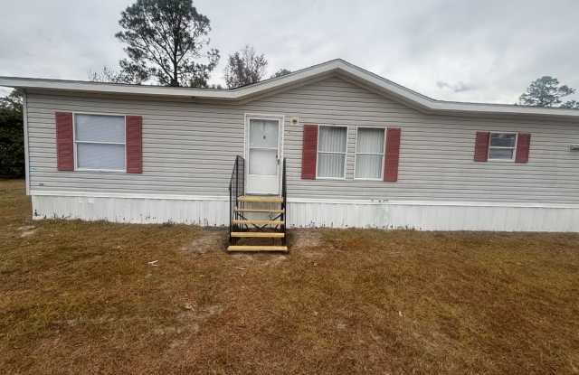Charming 3 Bedroom home Gallery 1