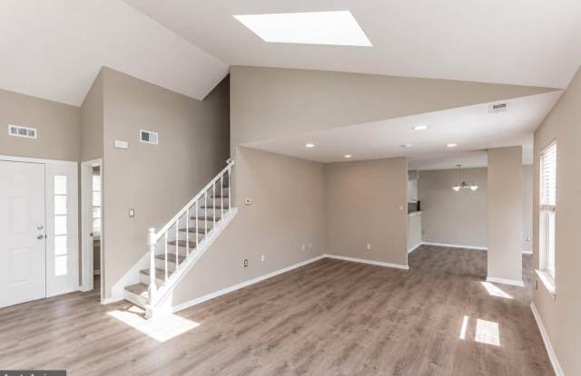 8 RIDGEWOOD WAY Gallery 3