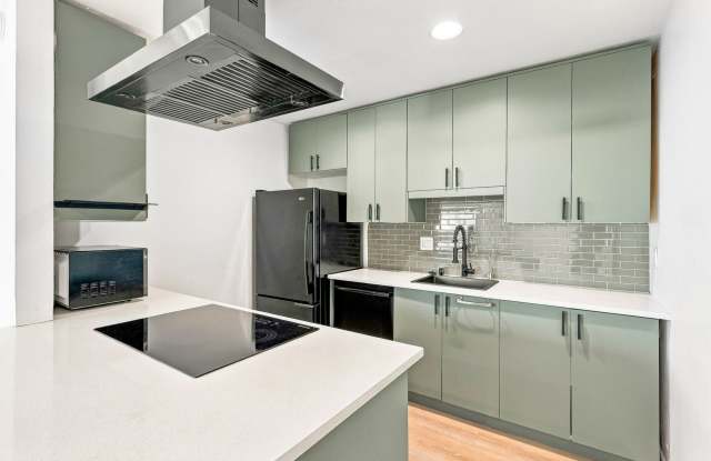 Beautifully Remodeled Townhouse with Stunning Modern Finishes! Gallery 1