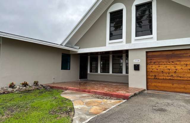 3 Bedroom Pool Home for Rent Gallery 1