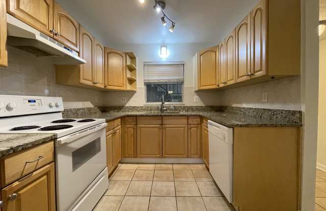 1860 Massachusetts Ave Ne - 1860 Massachusetts Avenue Northeast, St. Petersburg, FL 33703