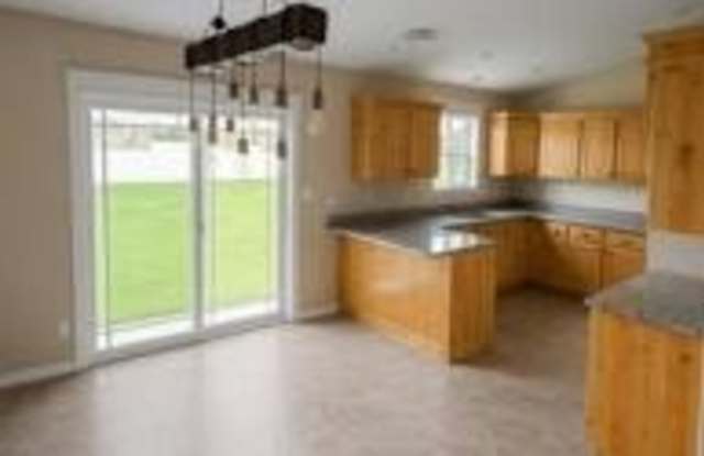 4235 Lewiston Place Gallery 2