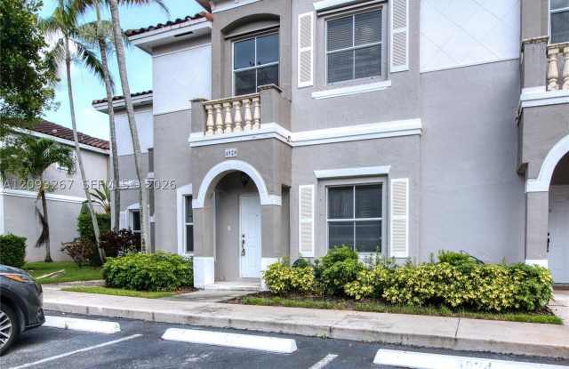 4928 SW 140th Ter Gallery 2