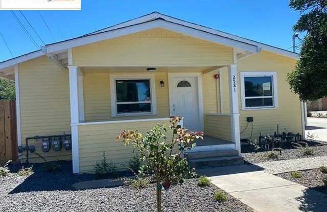 GREAT DOWNTOWN LIVERMORE LOCATION..3 BED/2 BATH REMODELED DOLLHOUSE photos photos