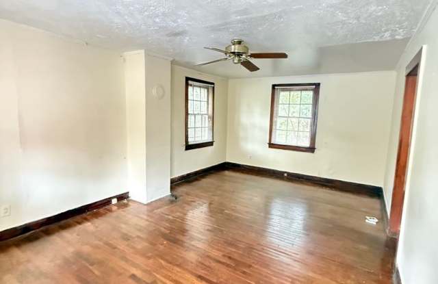 Downstairs Duplex 1 Bedroom, 1 Bath – Available Now | Downtown Chapel Hill photos photos