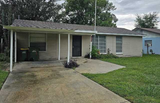 Spacious 3 bedroom 1 bath Single Family Home with Fenced in Yard!! photos photos