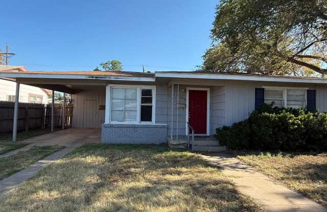 Handyman Special $0 First Month's Rent / “You fix, you SAVE BIG!!” Contact Diane for details: 806 704-3055 ext 2 photos photos