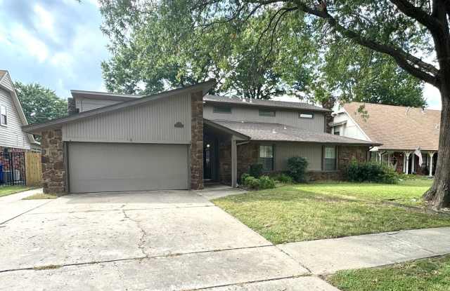 Charming 4 or 5 Bedroom Home with Office and 2 Living Areas in Quail Run Estates! Gallery 1