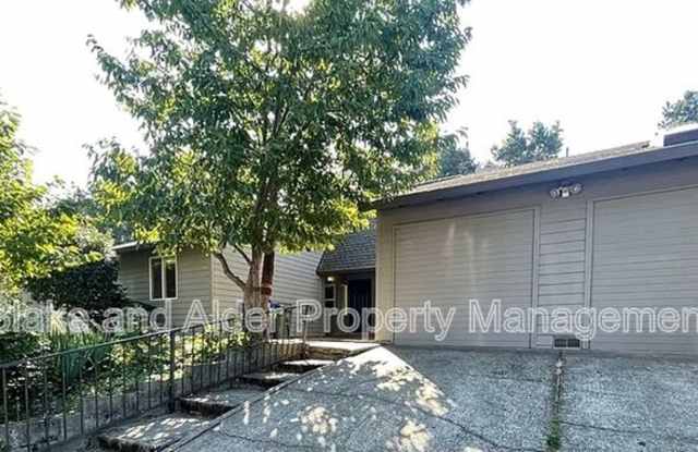 2410 SE 9th CT photos photos