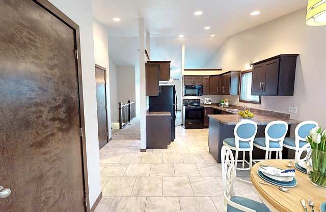 4228 N Pennsylvania Ave - 4228 North Pennsylvania Avenue, Sioux Falls, SD 57107