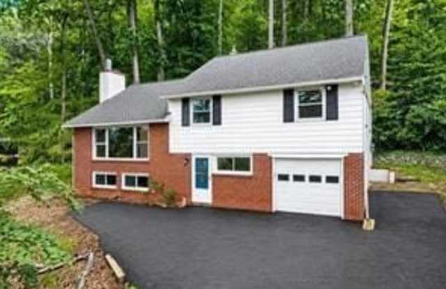 156 GYPSY LANE Gallery 2