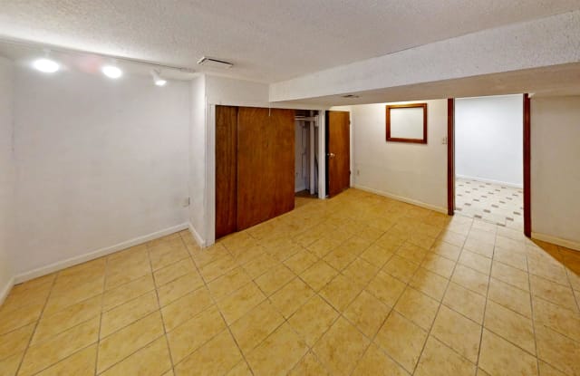 2504 East Red Bridge RoadBEDROOM 1A - 658772https://livehomeroom.com/2404 - 2504 East Red Bridge Road, Kansas City, MO 64137