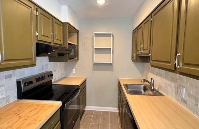 4803 WELLINGTON Drive unit: 104 photos photos