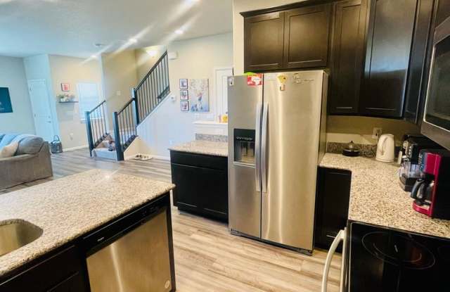 Gorgeous Townhome-Move In Special Gallery 3