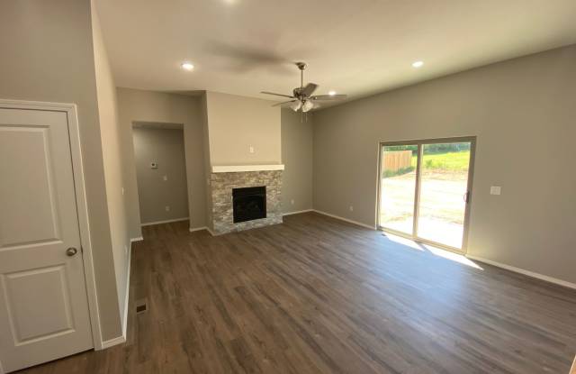 Great spacious home in Willard photos photos