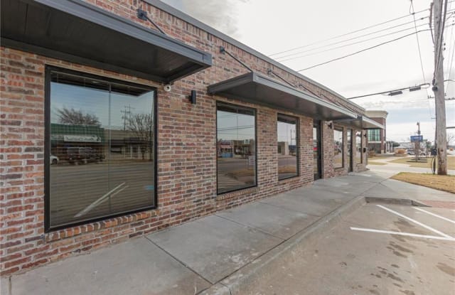 116 N Broadway Street - 116 N Broadway St, Moore, OK 73160