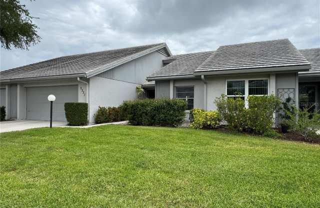 5371 CRESTLAKE BOULEVARD photos photos