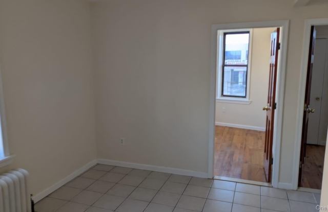 214-85 Jamaica Avenue Gallery 3