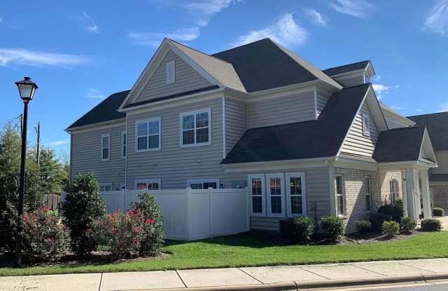 3 Bedroom Townhome in Charlotte  / Ballantyne Gallery 3
