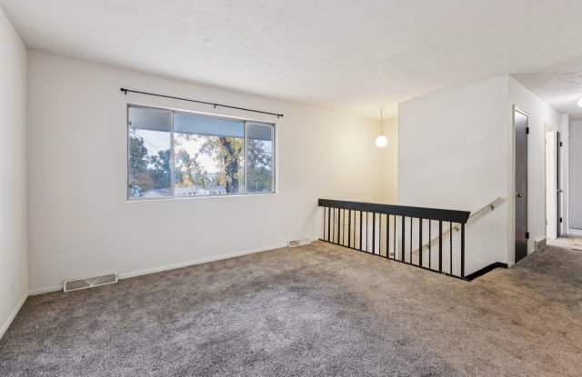 3-Bedroom Home with Large Fenced Yard Gallery 4