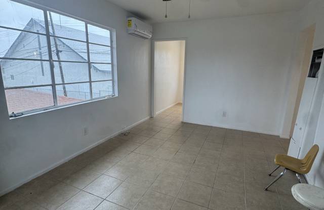 2931 Peerless Avenue - 3 photos photos