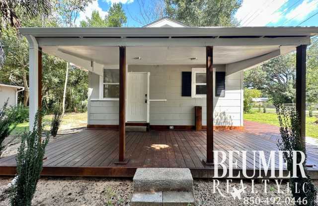 Charming + affordable 1/br 1/ba Cottage for rent - 913 North 69th Avenue, Myrtle Grove, FL 32506