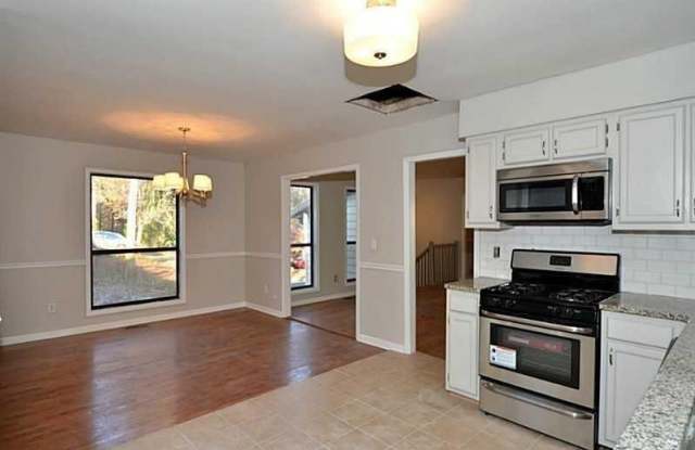4580 Glenforest Drive Gallery 3