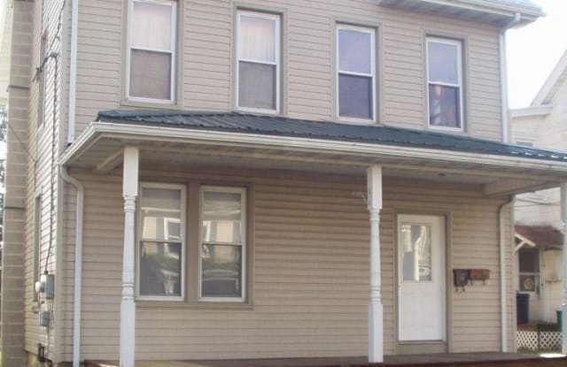 364 E Jackson St Apt B - 364 East Jackson Street, New Holland, PA 17557