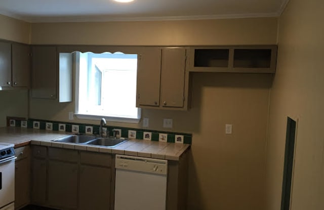 9212 Warbler Ave - 9212 Warbler Avenue, Gulf Park Estates, MS 39564