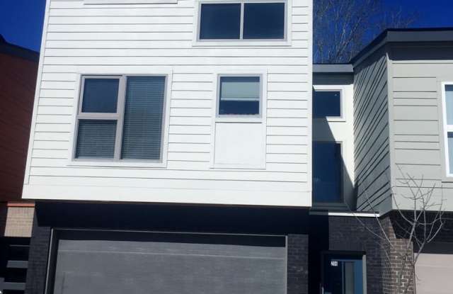 Spacious 2 Bed 2 Bath Townhouse in Enclave Subdivision photos photos