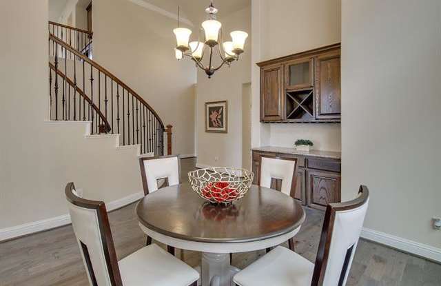 7805 SAINT CLAIR Drive Gallery 4