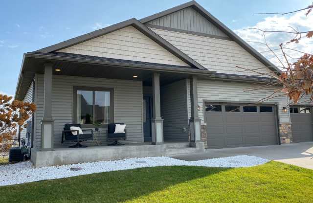 Brand New Luxury Home 4bed/3bath photos photos