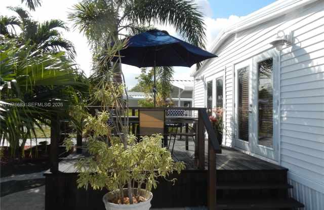 2461 SW 50th St photos photos