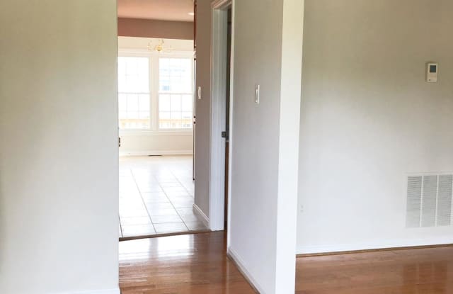 9301 KILBY GLEN DRIVE Gallery 2
