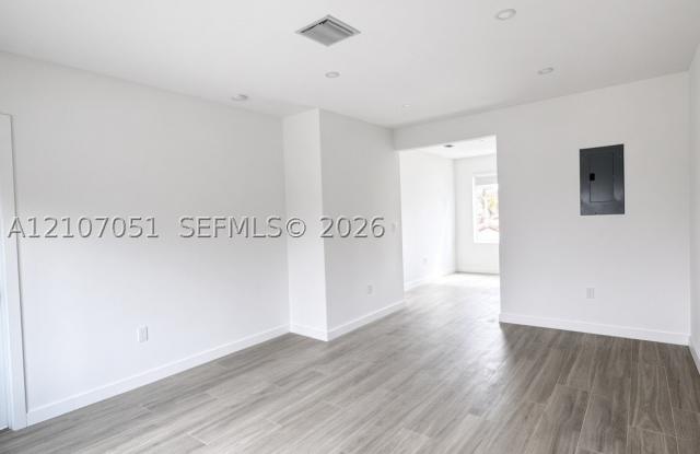 2855 Royal Palm Ave Gallery 2