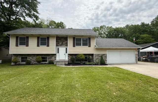 4br, 2ba home with two large garages photos photos