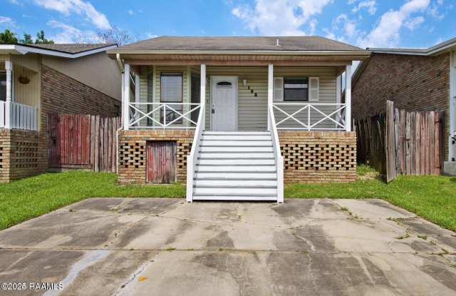104 Rue Calliope photos photos