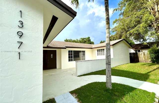 13971 SW 112th St photos photos