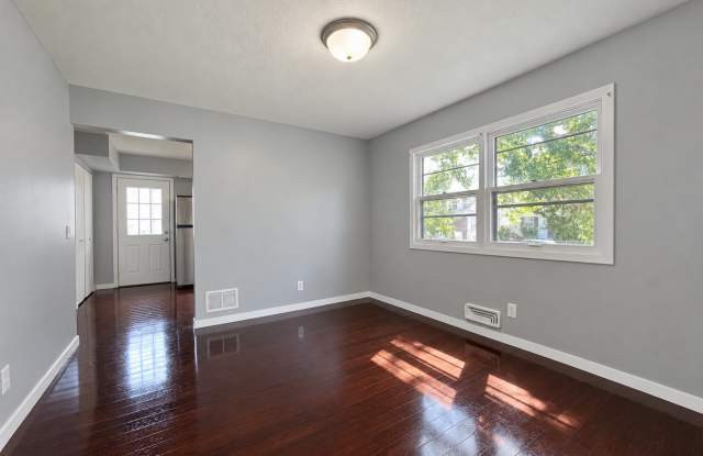 Spacious 6 Bedroom 2 Bathroom Single Family Home in St.Paul! Gallery 3
