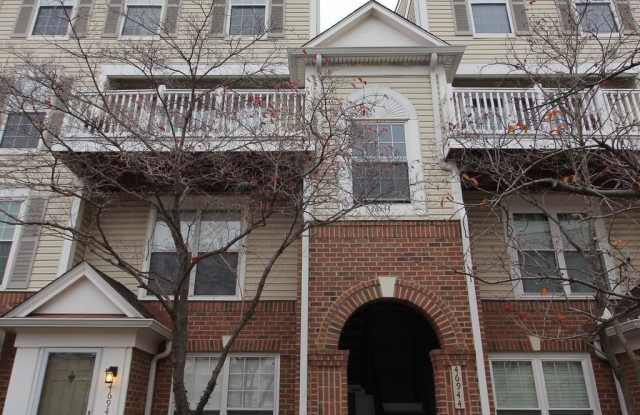 46944 COURTYARD Square unit: 300 photos photos